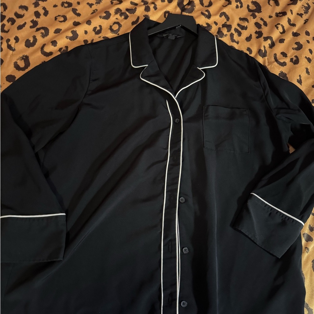 🖤🤍 Banana Republic Long Sleeve Pajama-Style Button-Down - Size L